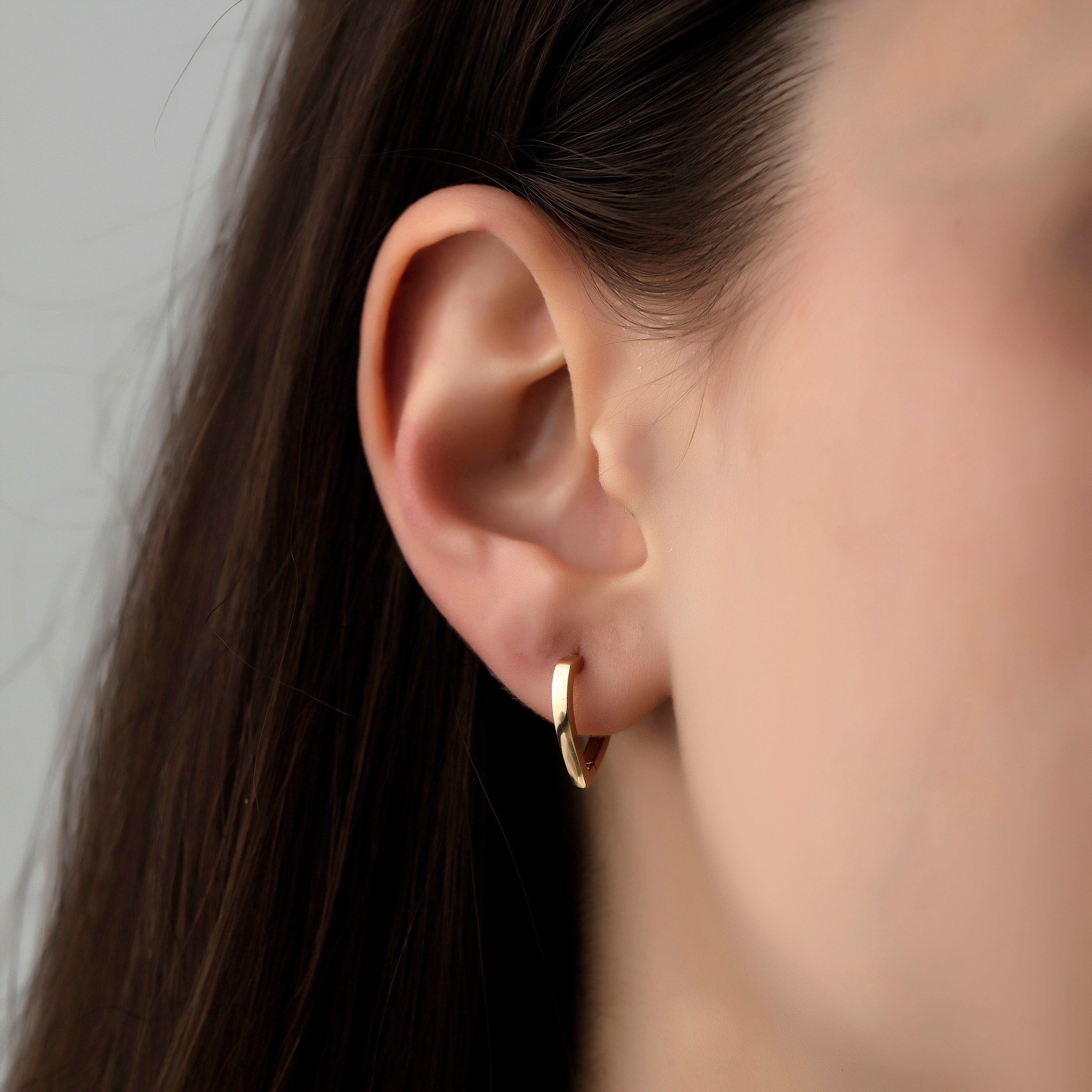 14K Gold Elegant Flat Earrings
