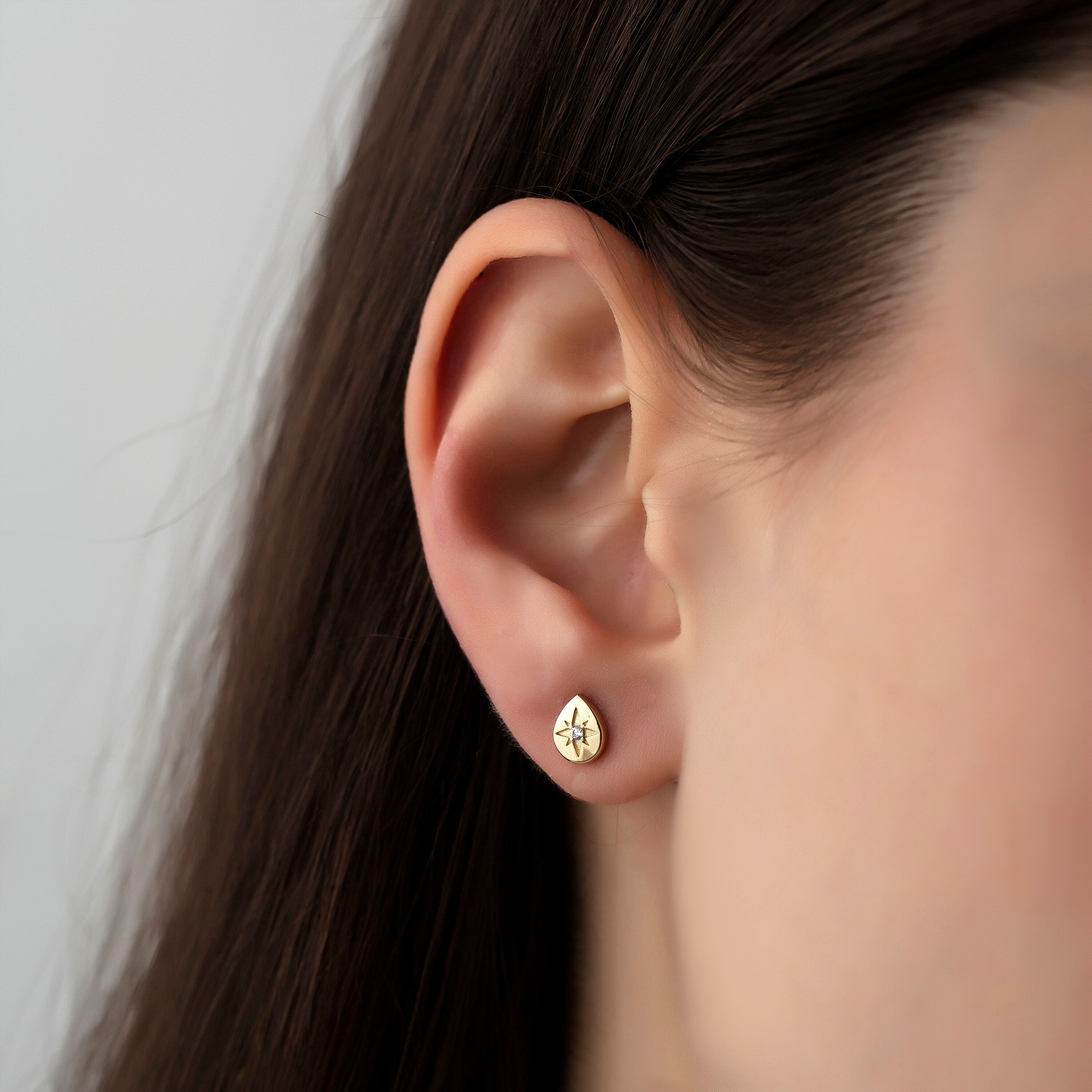 Minimal Drop North Star Screw Earrings